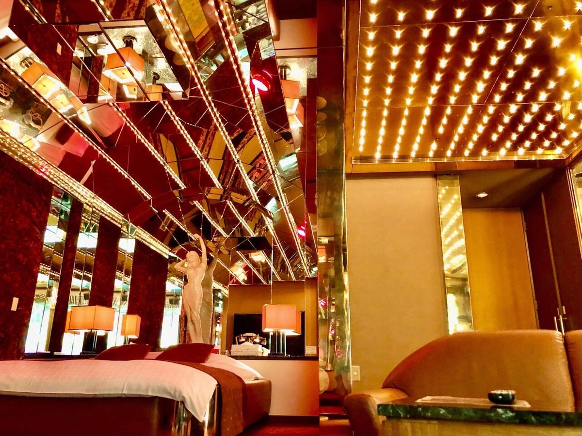 面白いコンセプトのラブホテル 京都クロノスウォータースライダ