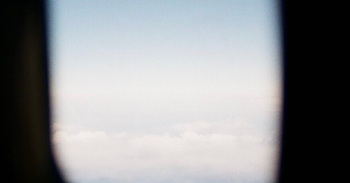 雲の上で夢のようなひとときを。☁️✨ 清々しい晴れた日のフライトでは、宮古諸島の多良間島が見えるかもしれません🏝️最高の景色とともに、心を解き放つ贅沢な時間を体験しませんか？💺タイ航空タイ旅行海外旅行雲の上飛行機写真飛行機ThaiAirways
