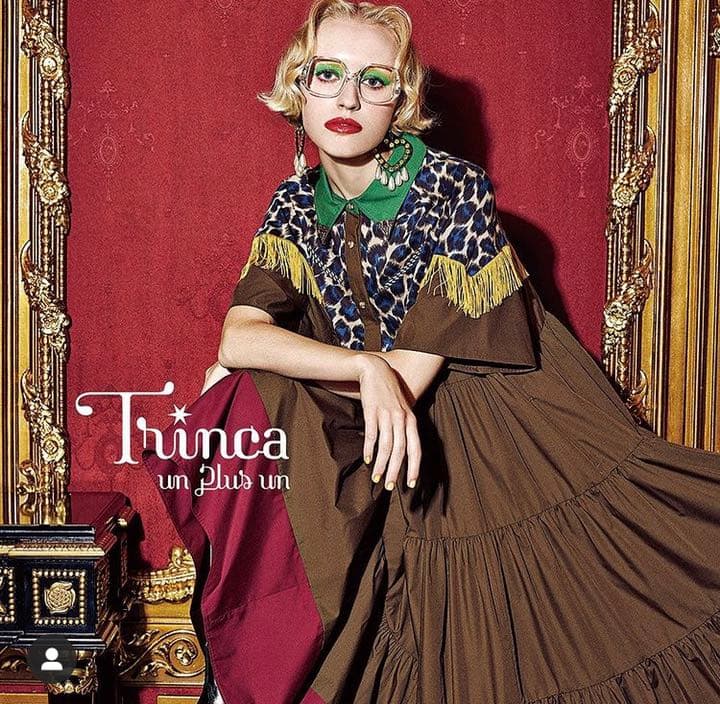 Trinca un plus unトリンカのTシャツ