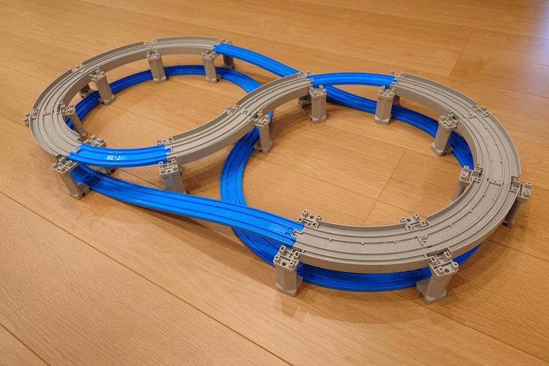 複線＆ポイント＆立体レイアウトプラレール コンシェルジュ - 株式会社タカラトミ