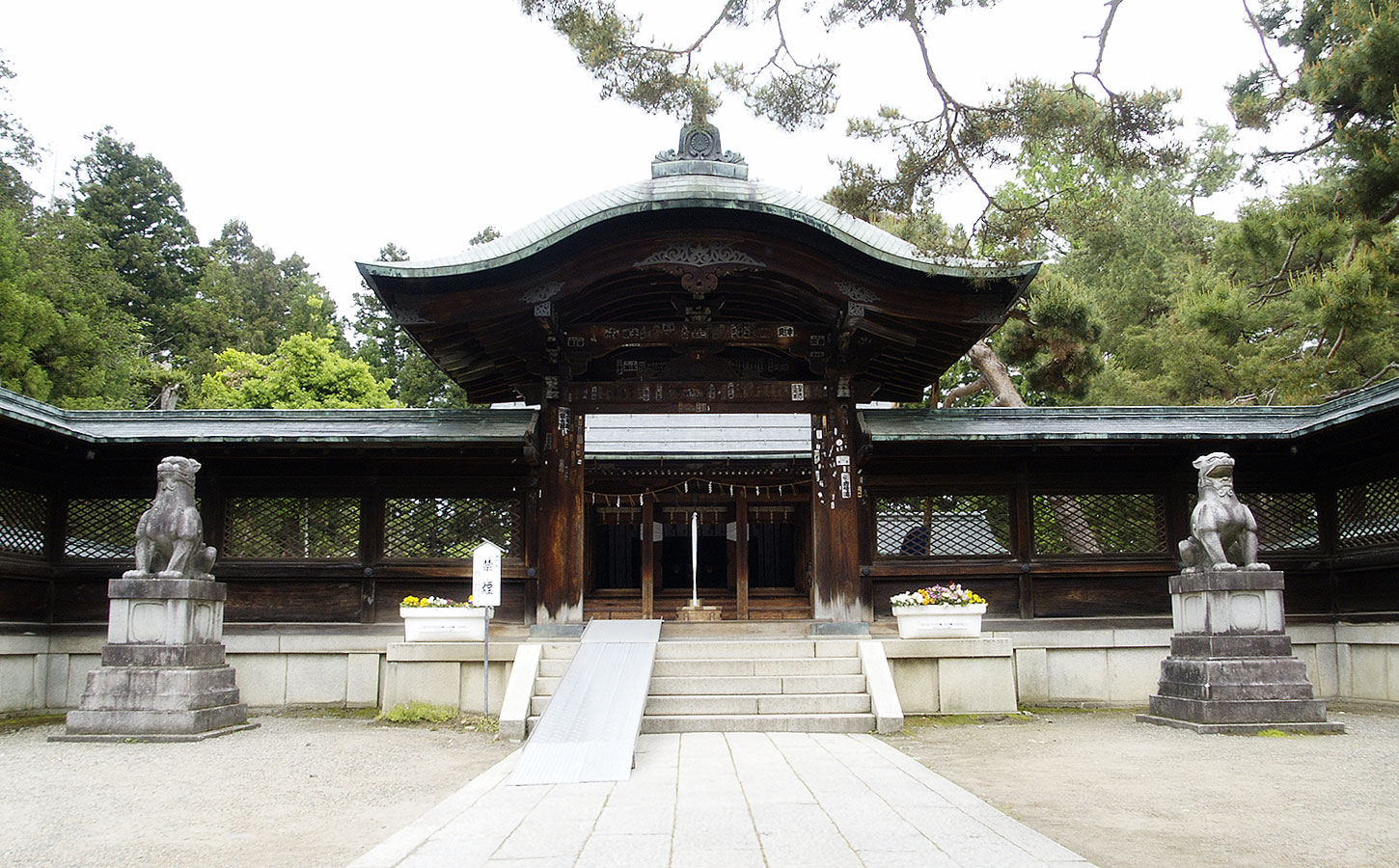 上杉神社 うえすぎじんじゃ ：戦国観光やまがた情報局山形おきたま観光協議会