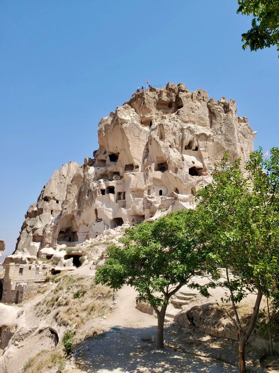 トルコ旅行記 バスで行くウチヒサール城巨大な岩の要塞を探検