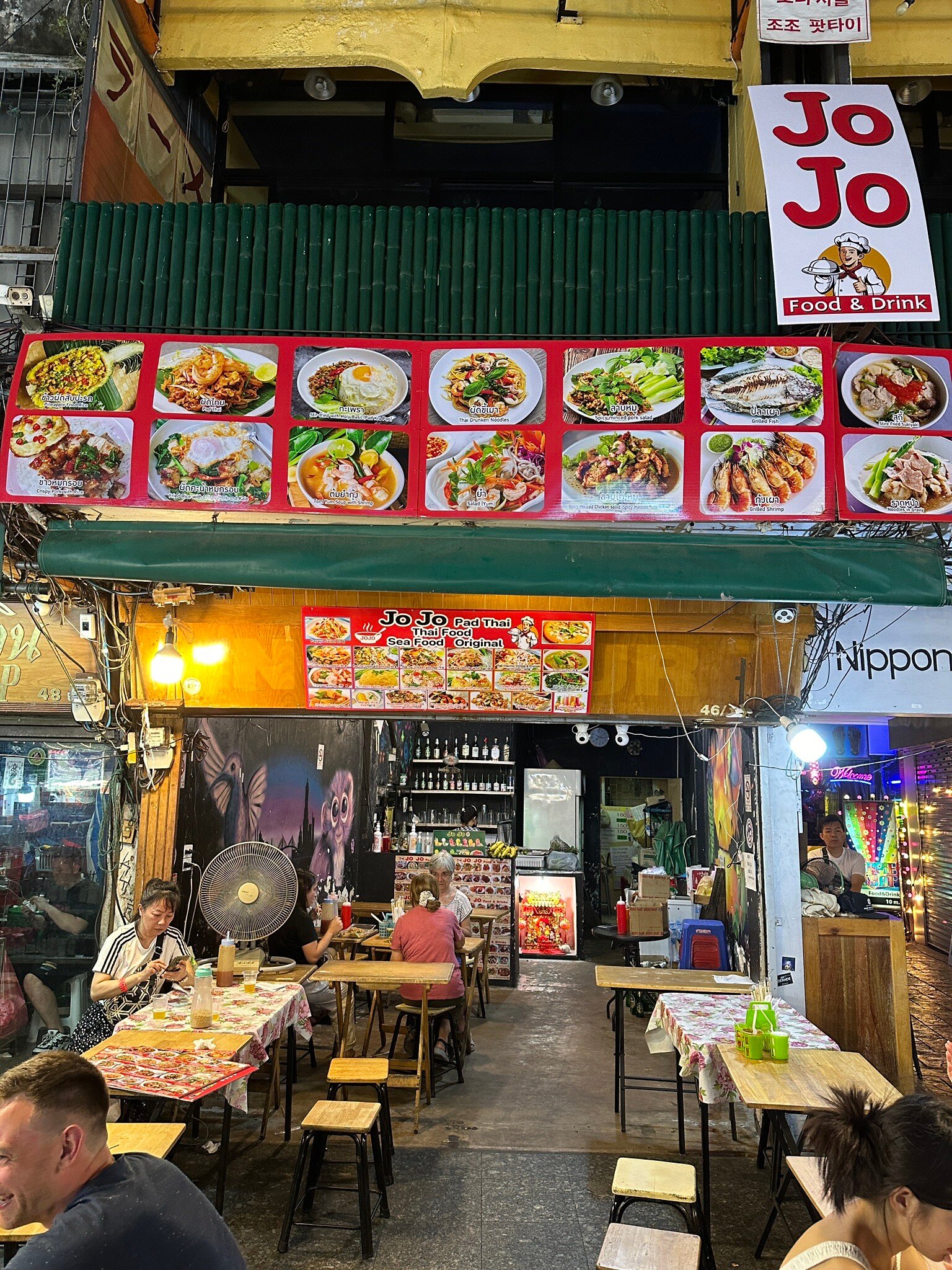 カオサン通りから徒歩圏内のおすすめグルメ・食堂をまとめました！店舗の営業時間、詳しい場所などについてはGoogleMap等でも確認をお願いします。@ri_asiajapan のプロフィールリンクにあるブログ記事でも詳しく紹介しています。 ⁡①