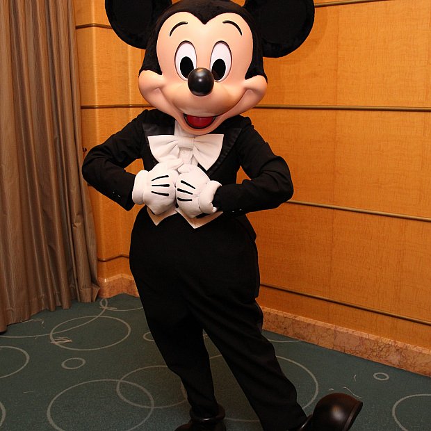 ディズニーアラスカクルーズ 2日目🚢アラスカクルーズ2日目レポです✨✨🚢 2日目のドレスコードはフォーマル！✨✨ 個人的ディズニークルーズの大好きポイントの一つ、それはまさにドレスコードの存在🥹