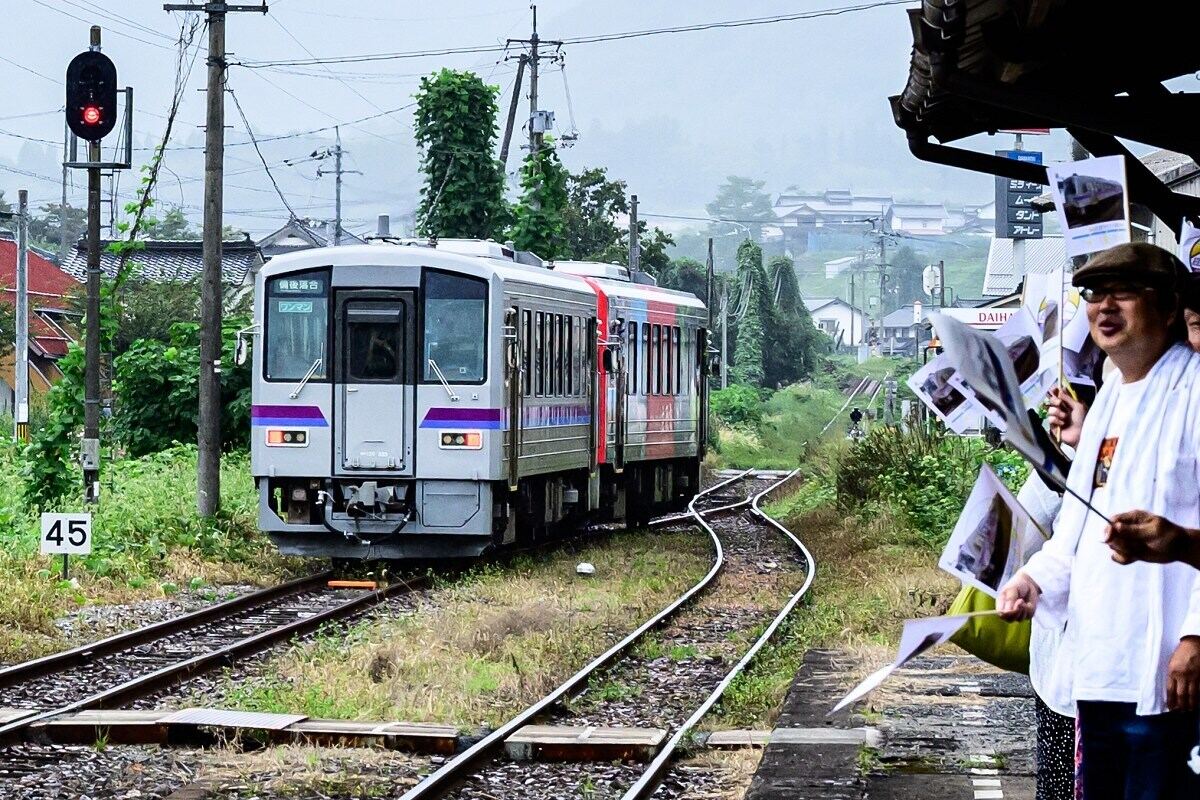備後西城～備後落合間は開業90周年 9月20日には比婆山駅、10月5日には備後落合駅で記念イベント 2025 09 09がんばれ芸備線！六角精児バンドが備後西城に登場☆応援ライブ開きます