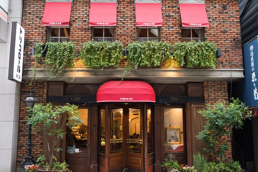 神田ぶらじる神保町タバコを吸わなくても、禁煙席より喫煙席に座りたくなる喫茶店です。 タイミングよく？禁煙席が満席だったので、迷わず喫煙席に案内してもらいました。囲炉裏の前に座れてワクワク。喫茶店備忘録喫茶店純喫茶神保町純喫茶コレクション