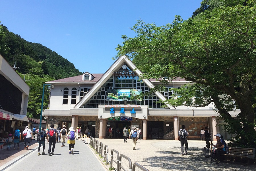 ブログ 高尾山口駅周辺の駐車場のうち、京王駐車場の運営が7月下旬からタイムズになり、新サービスができています。 まず、高架下の20台分はすべて予約制 駐車場になりました。ウェブから予約できます。