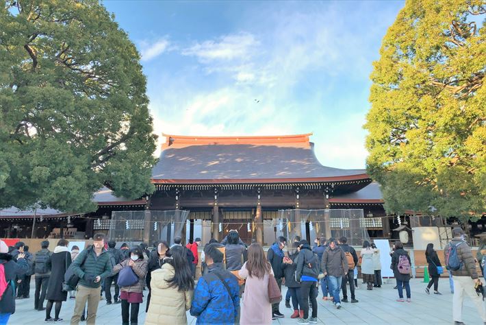 明治神宮 亀石🐢は触ることで健康、長寿と言われるそうです。 もちろん触ってきました。長生きできるかなぁー😆清正の井戸は庭園の中なありパワースポットとしても有名。そんな場所に行けて嬉しい☺️ 御朱印も戴いてきました。明治神宮代々木駅観光最終日東京