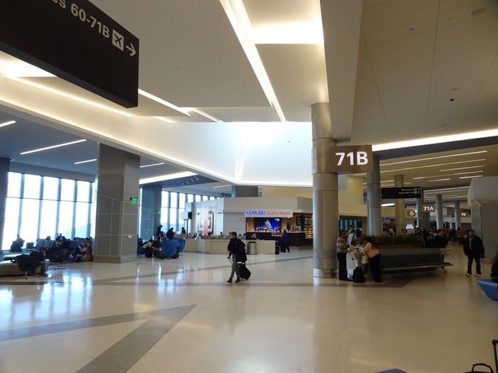 エア・カナダ、サンフランシスコ国際空港に初のメープルリーフ・ラウンジをオープンエア・カナダのプレスリリース共同通信PRワイヤ