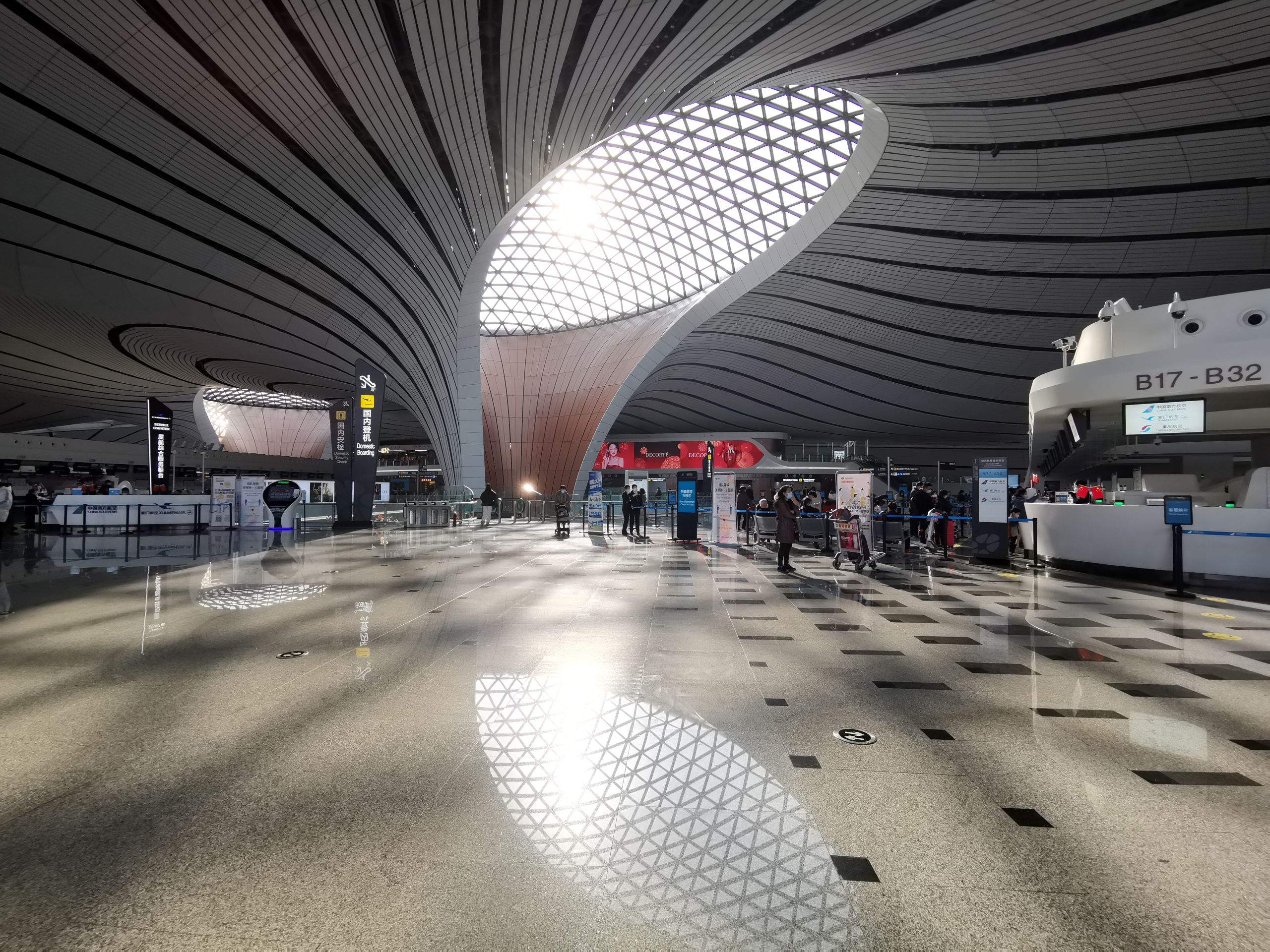 2023トルコ🇹🇷イスタンブール旅行記③北京大興国際空港、南方航空のラウンジ が無料で４時間使える。１０時間程度のトランジット待ち時間に外に出られるのか