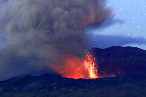 犬連れで九州へGo ～その10 阿蘇山の噴火口を見学して白川水源に行きました～ 2003 05