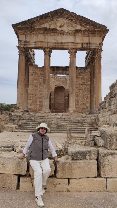 世界遺産ドゥッガ遺跡＆ブラ・レジア遺跡 日帰りツアー ローマの軌跡を辿る ＜貸切 昼食付き