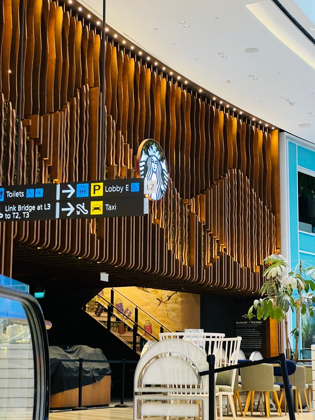 シンガポール チャンギ空港の名所・ジュエル JEWEL を訪問～名物・巨大屋内滝の営業時間にご用心rail20000.jpn.org