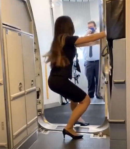 世界初！手を触れずに出られる機内トイレのドアを開発 ANA国内線に順次導入プレスリリースANAグループ企業情報