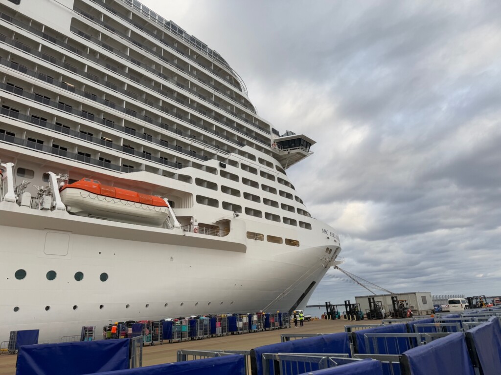 みなとオアシスなは那覇港管理組合海外・国内と沖縄を結ぶ物流拠点