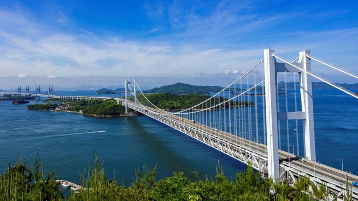 本州と四国を結ぶ夢の架け橋「瀬戸大橋」March 2024Highlighting Japan