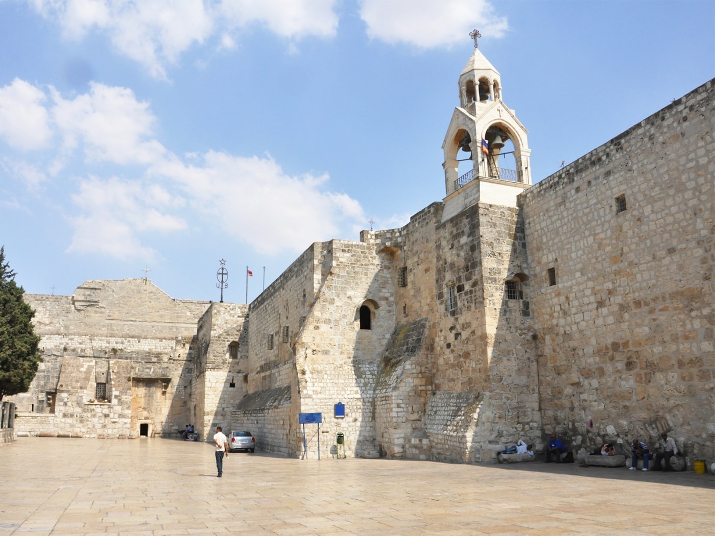 イタリア、カンパニア州カゼルタにある巨大な複合施設、Belvedere di San Leucioの空撮。ユネスコの世界遺産であり、古代のブルボン王宮と絹工場です。」の動画素材