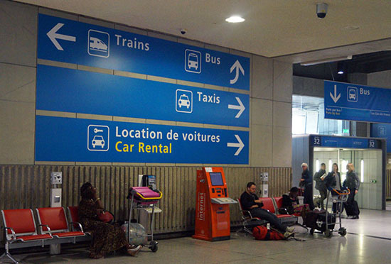 11,108 パリ 空港 Stock Photos,