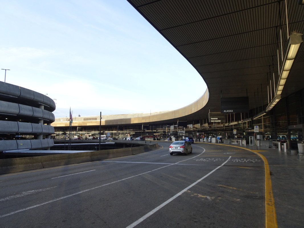 シアトル・タコマ国際空港、施設内容やダウンタウンへの行き方を解説!Tabeans たびーんず