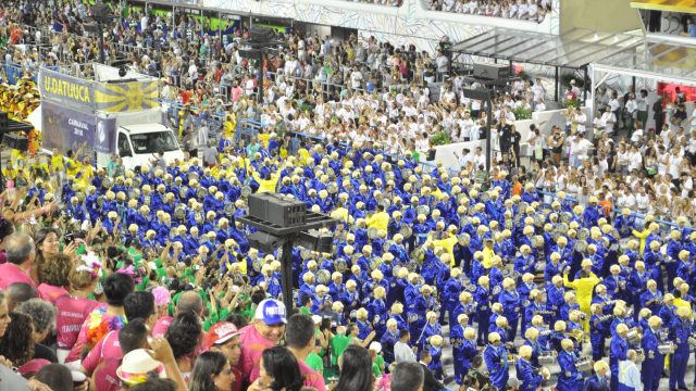 リオのカーニバル最高潮 - 日本経済新聞