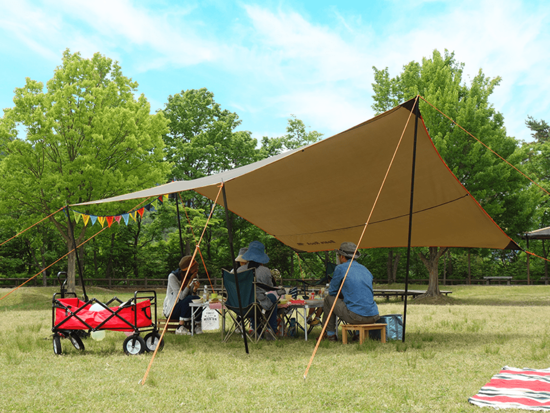 スクエアタープの張り方！初心者でも簡単設営やアレンジ張り！おすすめの正方形タープノマドキャンプ