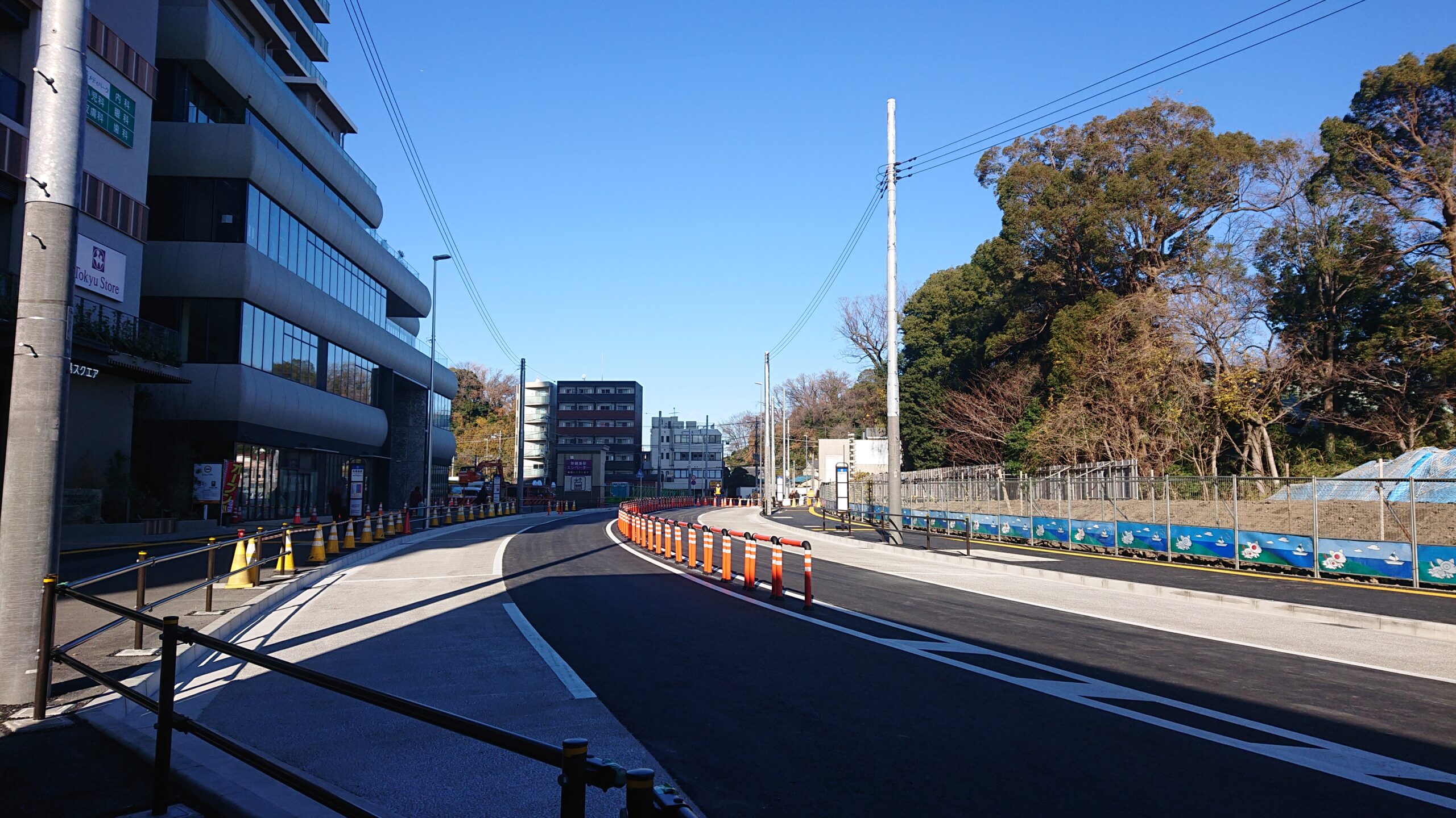 東急新横浜線新綱島駅出入口エレベータ―の写真素材 - PIXTA