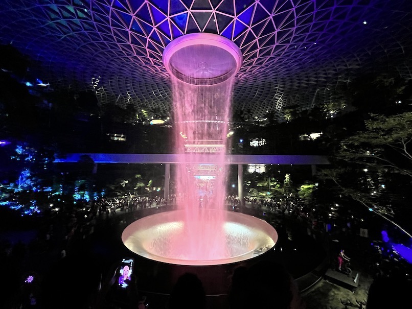 チャンギ空港に新規開業した複合施設ジュエル Jewel を訪問。 シンガポール🇸🇬旅行