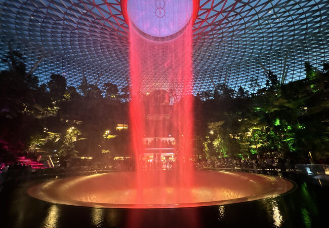 シンガポール国際空港の Jewelジュエル の滝には営業時間があるって知ってた？計画倒れのお気楽トラベラ