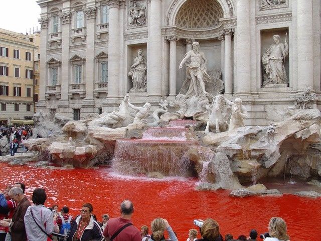 トレヴィの泉 - ローマのおすすめ観光地・名所現地を知り尽くしたガイドによる口コミ情報 トラベルコ