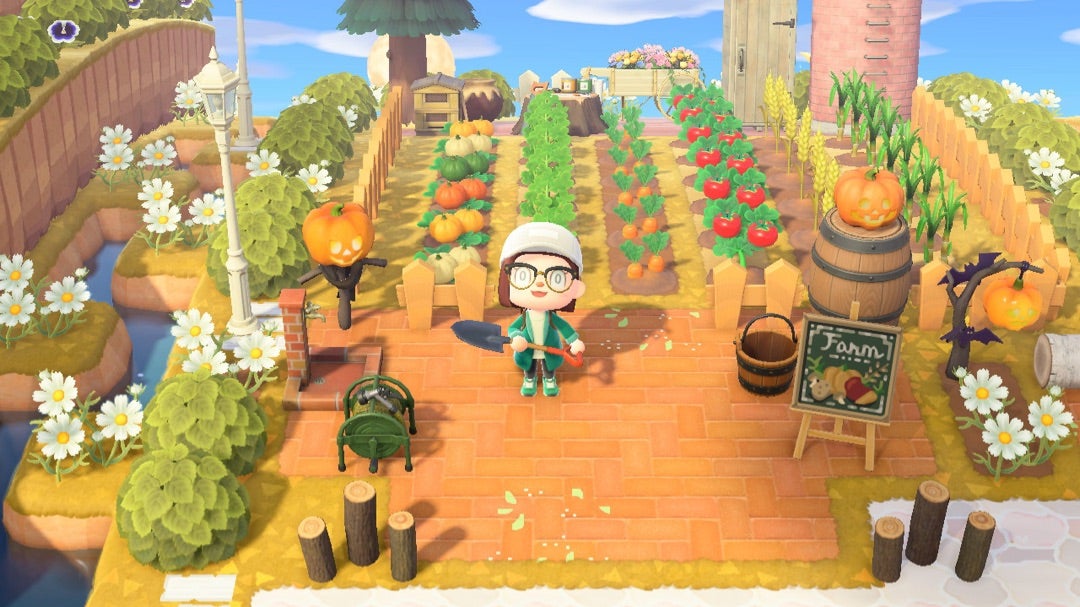 小さな果樹園にある秘密のお昼寝場所🍎 今日もあいかわらず、誰もこない静かな通りです🌲 🏷