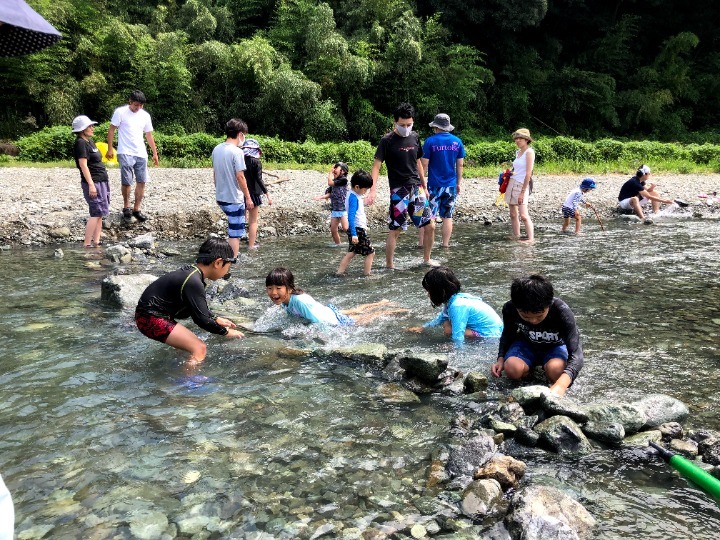 丹沢の川遊びは中川温泉「ぶなの湯」がセットのエメラルドグリーンに輝く河内川へ - hike and