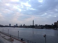 カイロ：カイロタワーでの夕日鑑賞、ランチと専用送迎付き