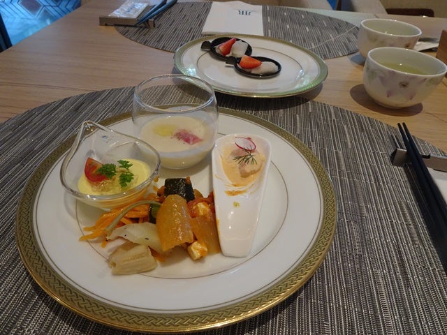 リーガロイヤルホテル リートスでランチビュッフェ一歩一歩頑張ってます