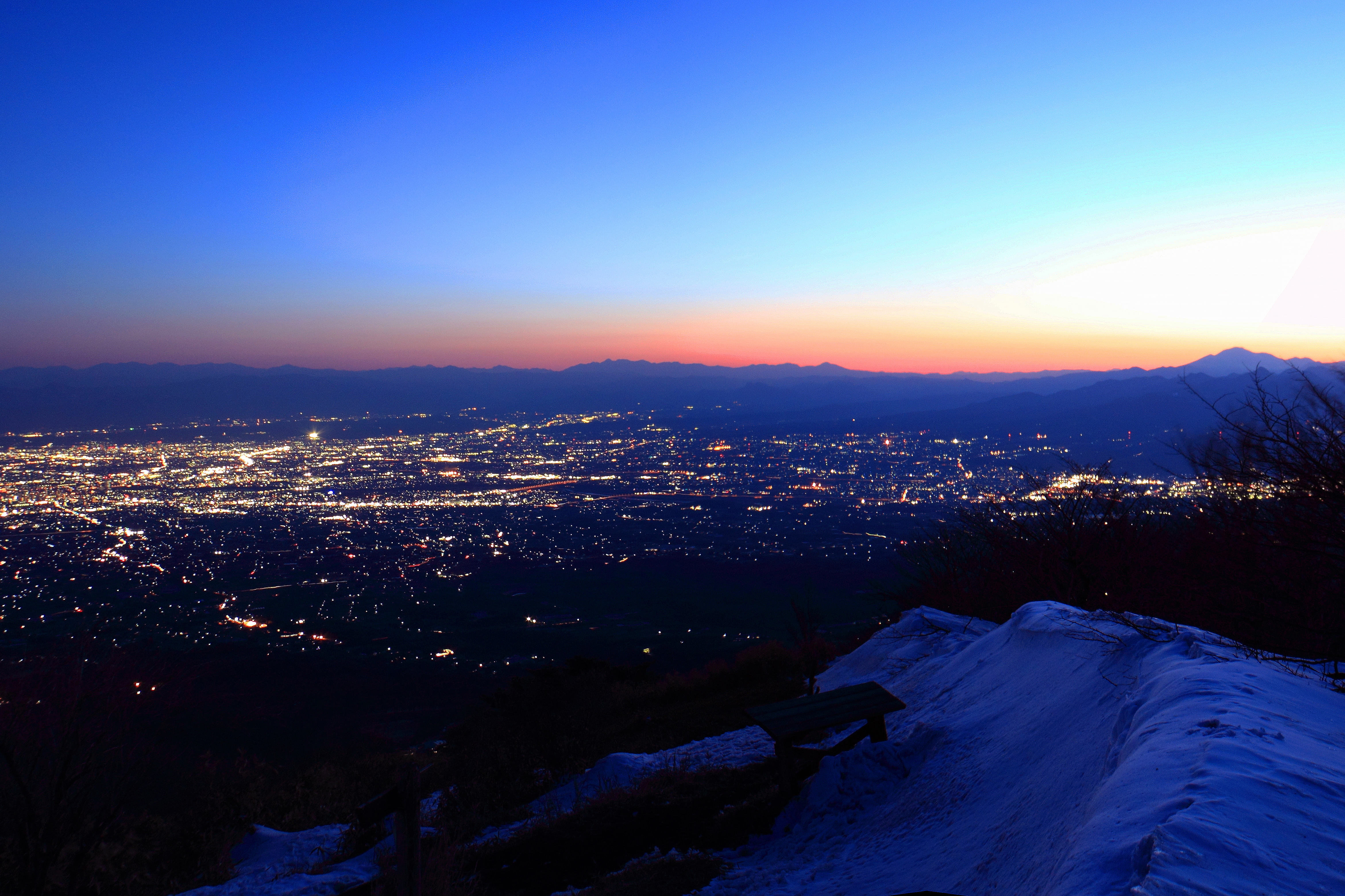 ナイトハイク」への誘い。登山歴17年の夜景登山家が夜の山の魅力を紹介LIFE LIST -