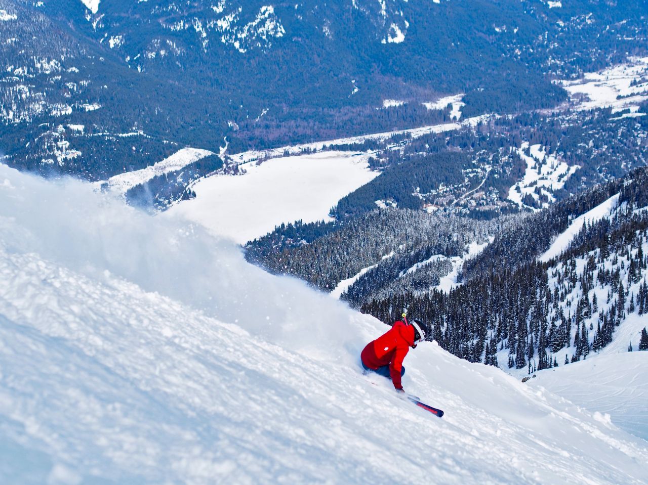 ウィスラースキー3日目 広い！広い！とにかくゲレンデが広すぎる！ 今日の天気は気持ちの良い晴れでウィスラーの綺麗な景色を見ながら楽しく滑りました！2日間スキーをしてもまだ行っていないコースもあり、ウィスラーの偉大さを感じています。