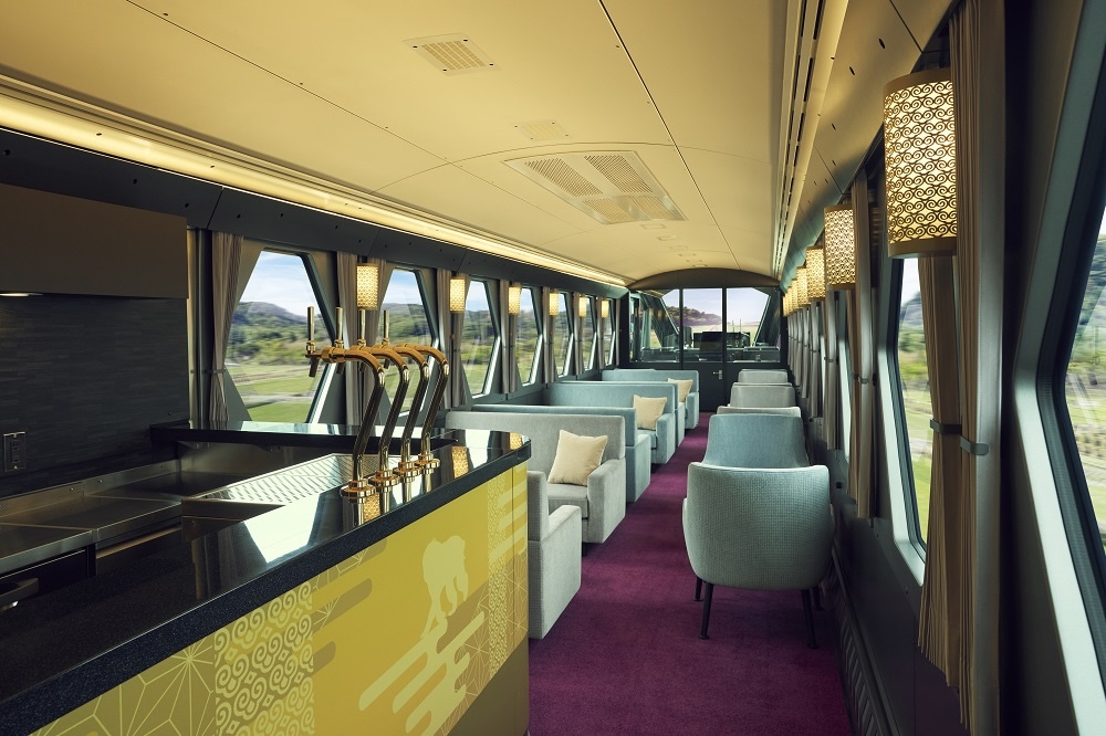 東武特急スペーシア：カフェカウンターに好評スイーツ「栃木産いちごのブラウニー」3月16日より定番メニューとして復活販売 -CakeNews-ケーキニュース