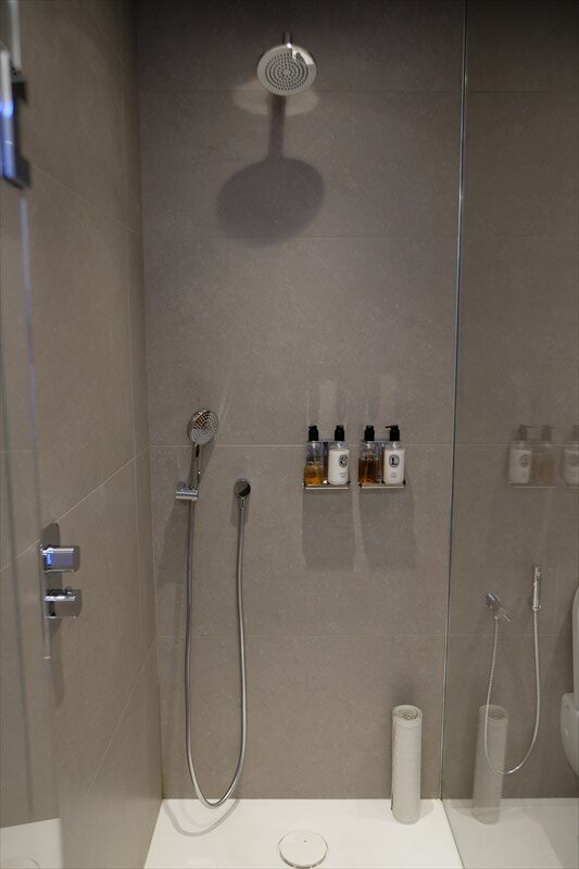 パリのシャルルドゴール空港でシャワーを浴びれるのか？嫁と旅行ブログ