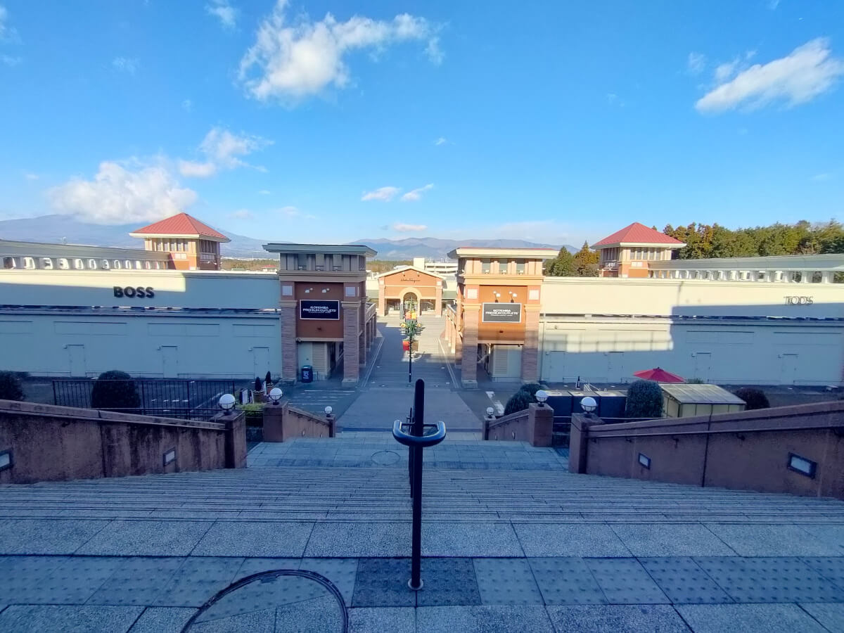 御殿場アウトレット駐車場ガイド2025：穴場＆抜け道解説