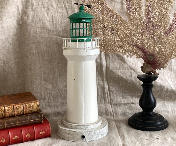 フランス、ブルターニュ、Plougonvelinのポワントサンマチューの灯台Premium写真