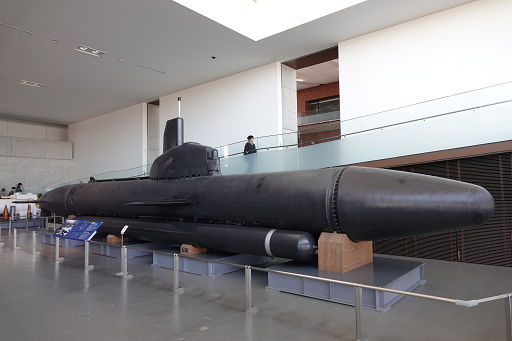 潜水艦展示の「てつのくじら館」で制服試着体験イベント！映画「沈黙の艦隊」公開記念 - Yahoo! JAPAN