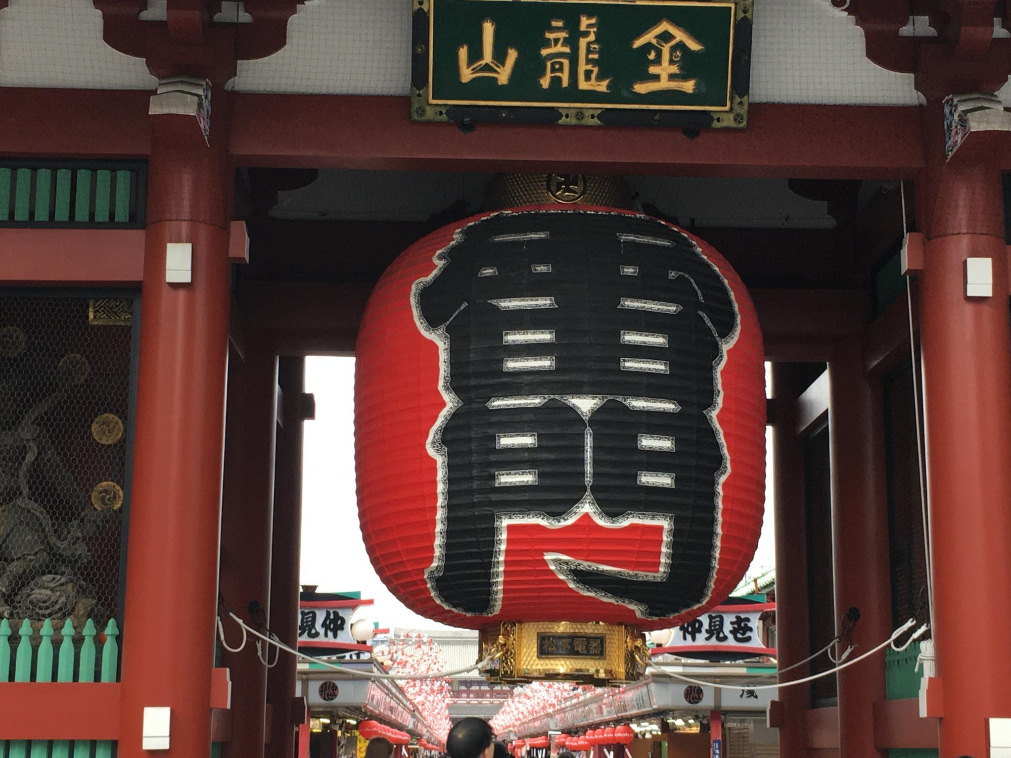 松屋浅草一階とらや横4号階段前休憩所 休憩スペースMEQQE めっけ