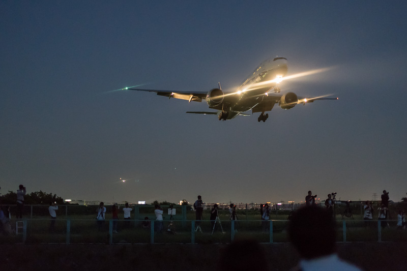 千里川土手の夜景情報 大阪府豊中市使い道のない風景