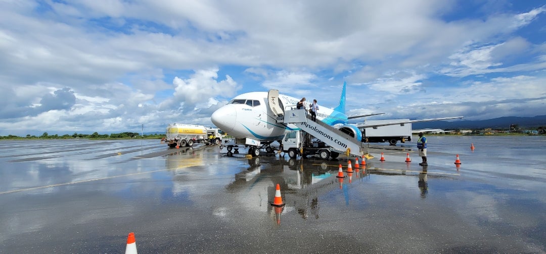 ホニアラ国際空港」の12点のロイヤリティフリー画像、写真素材、絵Shutterstock