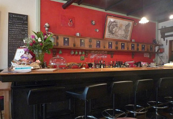 鎌倉駅からすぐそばの「珈琲ヲガタ」で味わう自家焙煎珈琲と煮小豆のペアリングことりっぷ