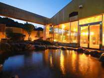 雨の日の道後温泉別館 飛鳥乃湯泉の魅力とフォトスポット