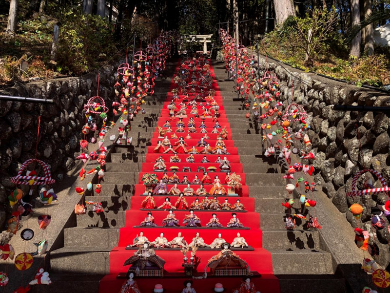 素盞鳴神社雛段飾り稲取--- 東伊豆町観光ガイド『駿河湾☆百景』