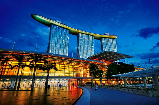 シンガポール旅30・マリーナベイサンズ・インフィニティプールへ♪Kicking ☆世界の旅へ