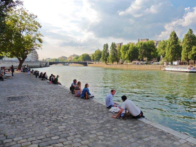 セーヌ河岸のパリ・プラージュ - 都市の鍼治療データベース