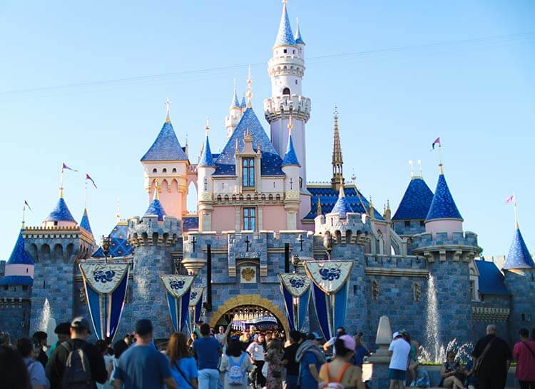 ディズニーの城のモデル ノイシュヴァンシュタイン城 ドイツ- ヨーロッパの美しき日々