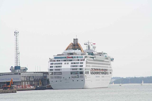 タイタニック号は112年前のちょうど今、サウサンプトン44番バースに停泊したんだよね。 : r